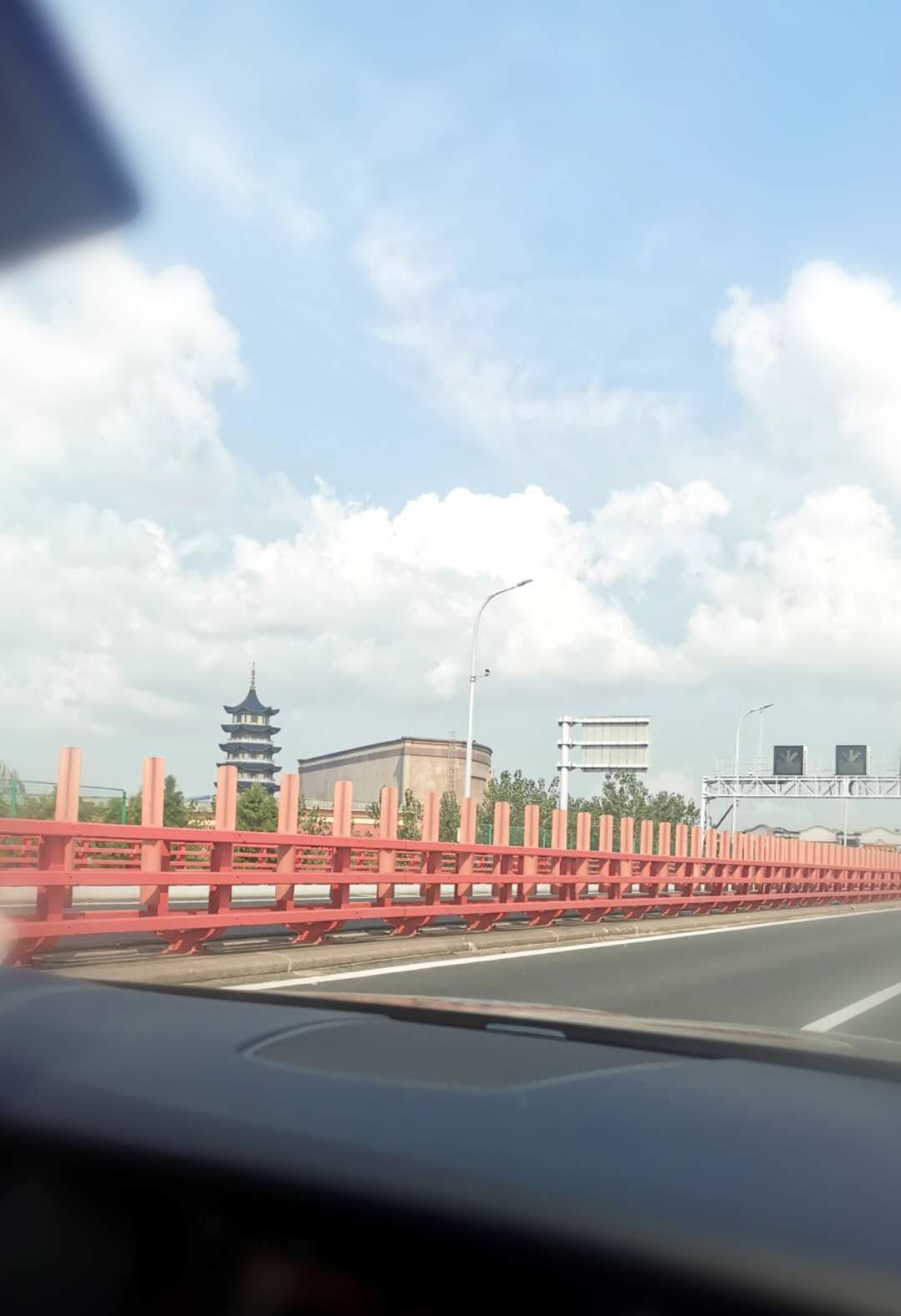 醍醐老师：自从修了药师法门，总是见到药师塔， 火车上也见，汽车上也见……